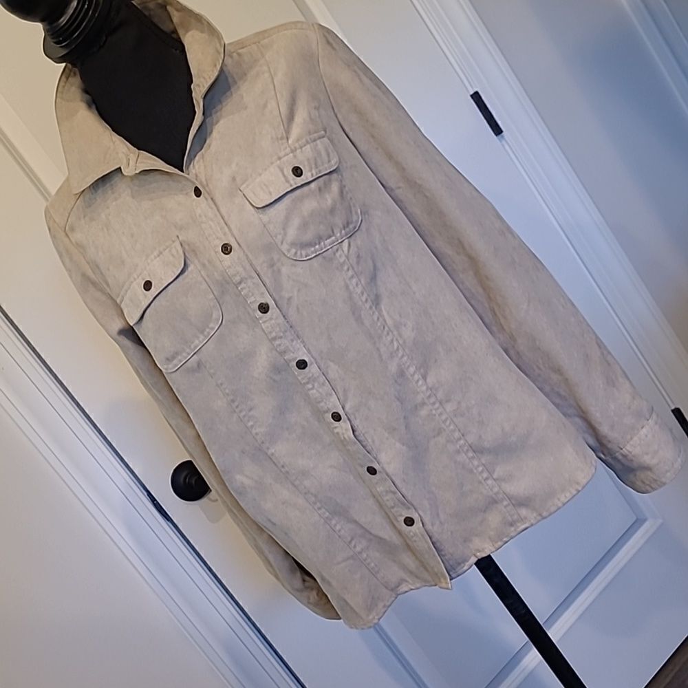 Croft&Barrow sz S button front shirt 100% poly feels like suade